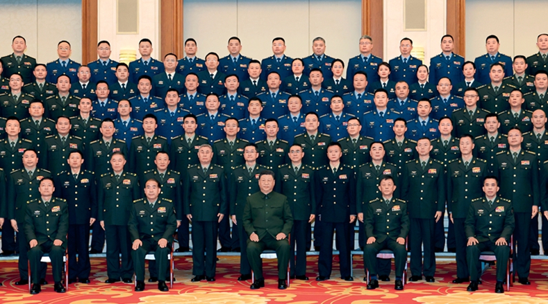 習(xí)近平在昆明親切接見(jiàn)駐昆明部隊(duì)官兵代表